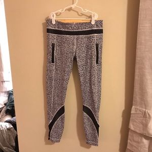 Never been worn lululemon leggings size 6